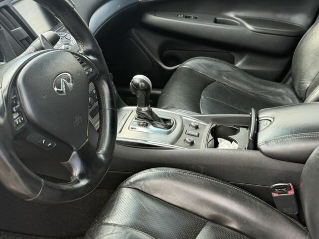 Инфинити G25 2010 в Киеве на Automoto.ua Белый Инфинити G25, объемом двигателя 2.5 л и пробегом 229 тыс. км за 9700 $, фото 12 на Automoto.ua