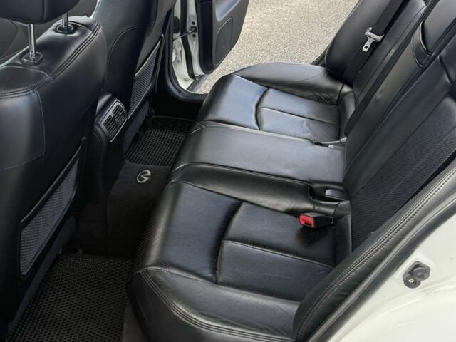 Инфинити G25 2010 в Киеве на Automoto.ua Белый Инфинити G25, объемом двигателя 2.5 л и пробегом 229 тыс. км за 9700 $, фото 8 на Automoto.ua