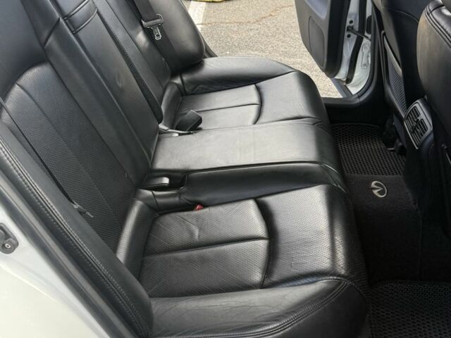 Инфинити G25 2010 в Киеве на Automoto.ua Белый Инфинити G25, объемом двигателя 2.5 л и пробегом 229 тыс. км за 9700 $, фото 5 на Automoto.ua