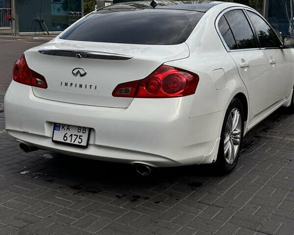 Белый Инфинити G25, объемом двигателя 2.5 л и пробегом 167 тыс. км за 9000 $, фото 3 на Automoto.ua