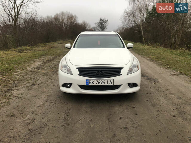 Білий Інфініті G25, об'ємом двигуна 2.5 л та пробігом 186 тис. км за 10800 $, фото 1 на Automoto.ua