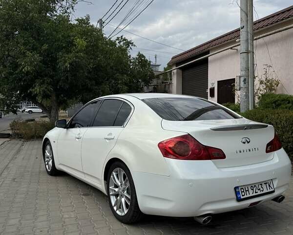 Белый Инфинити G25, объемом двигателя 2.5 л и пробегом 208 тыс. км за 10300 $, фото 2 на Automoto.ua