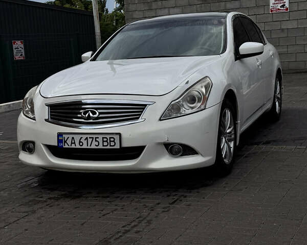 Белый Инфинити G25, объемом двигателя 2.5 л и пробегом 167 тыс. км за 9000 $, фото 6 на Automoto.ua