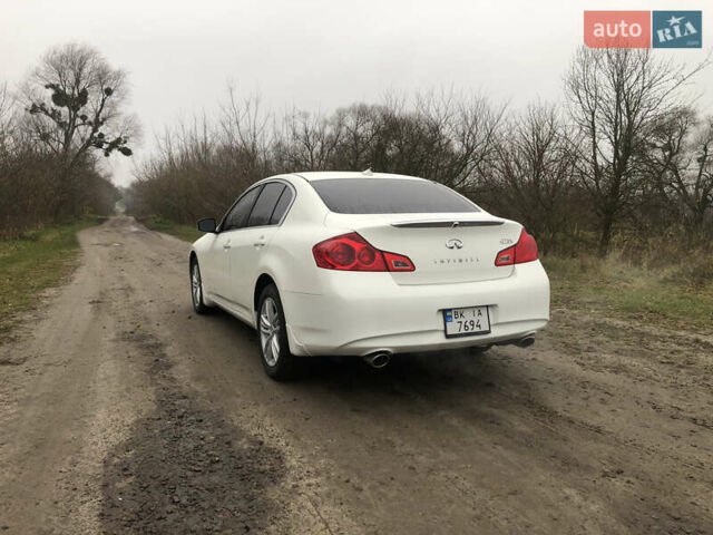 Білий Інфініті G25, об'ємом двигуна 2.5 л та пробігом 186 тис. км за 10800 $, фото 9 на Automoto.ua
