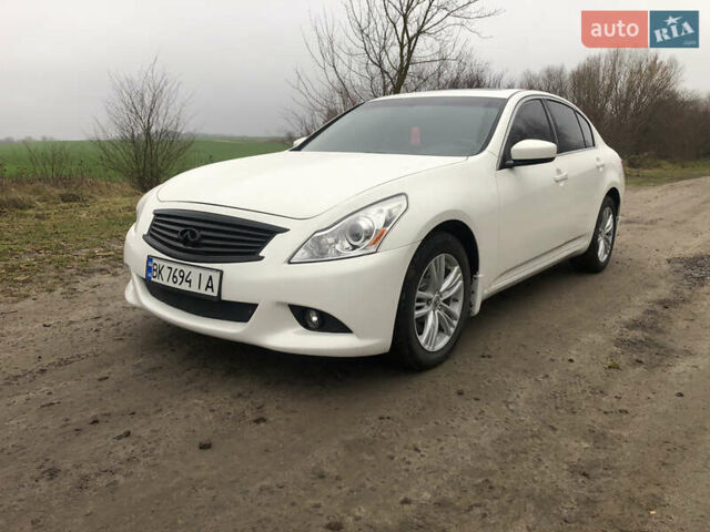 Білий Інфініті G25, об'ємом двигуна 2.5 л та пробігом 186 тис. км за 10800 $, фото 2 на Automoto.ua