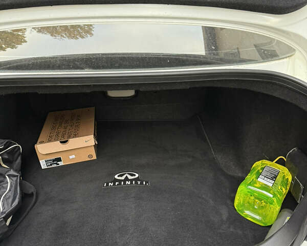 Белый Инфинити G25, объемом двигателя 2.5 л и пробегом 160 тыс. км за 11500 $, фото 25 на Automoto.ua