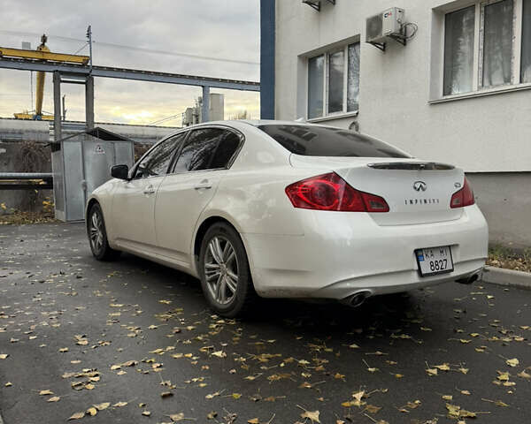 Белый Инфинити G25, объемом двигателя 2.5 л и пробегом 160 тыс. км за 11500 $, фото 5 на Automoto.ua