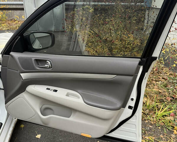 Белый Инфинити G25, объемом двигателя 2.5 л и пробегом 160 тыс. км за 11500 $, фото 23 на Automoto.ua