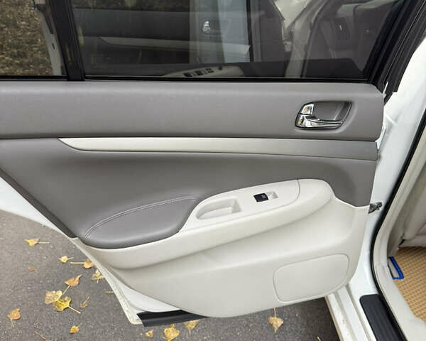 Белый Инфинити G25, объемом двигателя 2.5 л и пробегом 160 тыс. км за 11500 $, фото 26 на Automoto.ua