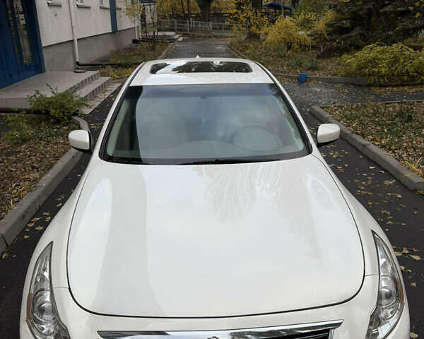 Белый Инфинити G25, объемом двигателя 2.5 л и пробегом 160 тыс. км за 11500 $, фото 2 на Automoto.ua