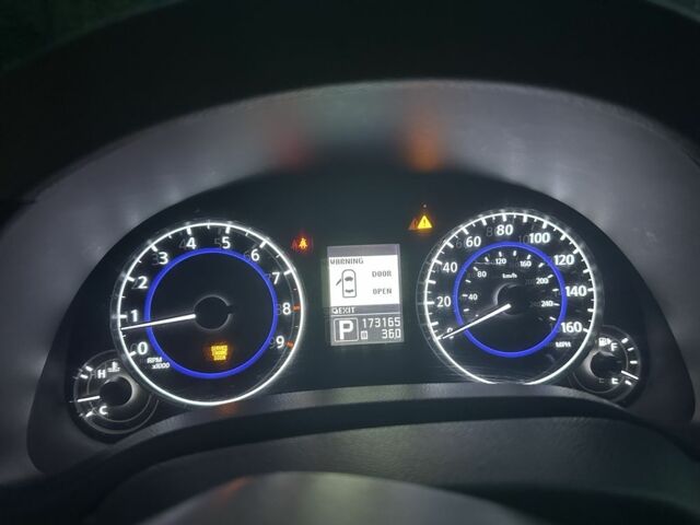 Черный Инфинити G25, объемом двигателя 2.5 л и пробегом 270 тыс. км за 9999 $, фото 6 на Automoto.ua