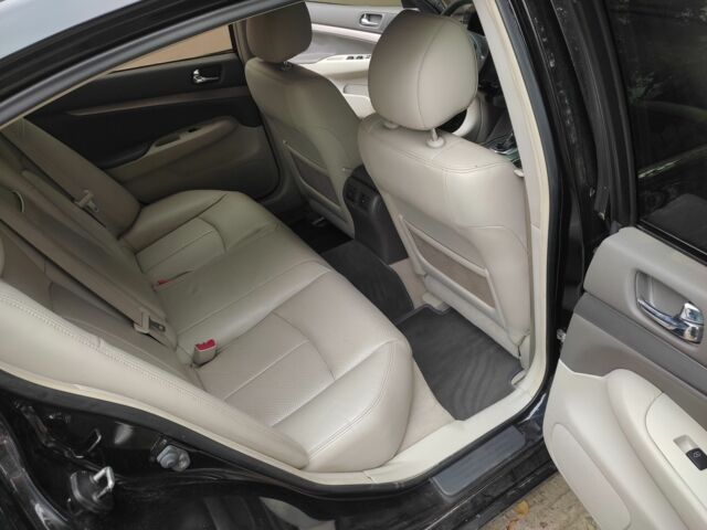 Черный Инфинити G25, объемом двигателя 2.5 л и пробегом 217 тыс. км за 7800 $, фото 9 на Automoto.ua