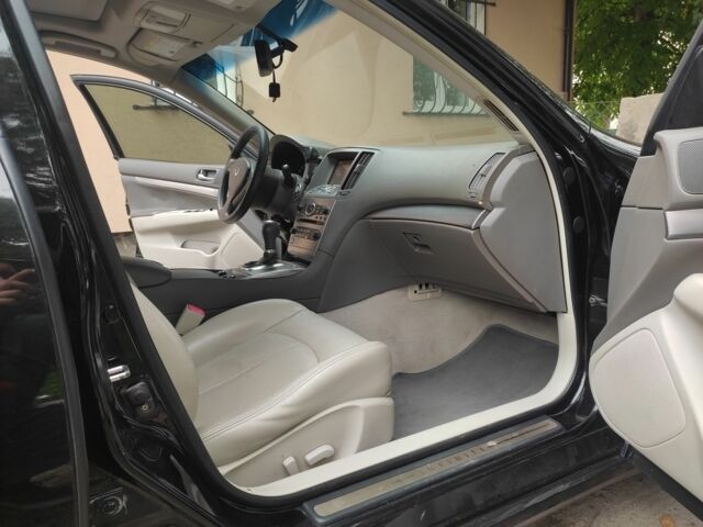 Черный Инфинити G25, объемом двигателя 2.5 л и пробегом 217 тыс. км за 7800 $, фото 6 на Automoto.ua