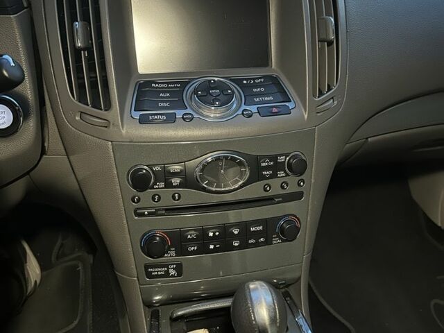 Черный Инфинити G25, объемом двигателя 2.5 л и пробегом 270 тыс. км за 9999 $, фото 7 на Automoto.ua