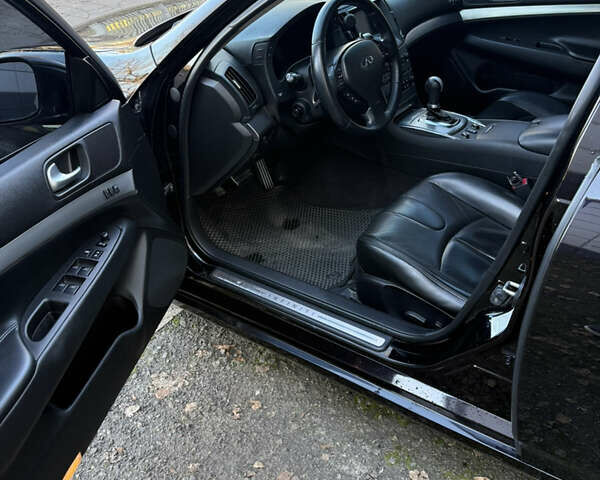 Чорний Інфініті G25, об'ємом двигуна 2.5 л та пробігом 173 тис. км за 10300 $, фото 9 на Automoto.ua