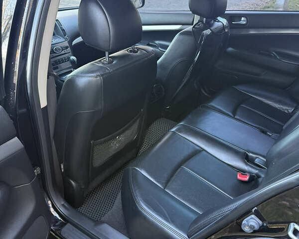 Чорний Інфініті G25, об'ємом двигуна 2.5 л та пробігом 173 тис. км за 10300 $, фото 10 на Automoto.ua