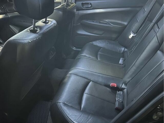 Чорний Інфініті G25, об'ємом двигуна 2.5 л та пробігом 185 тис. км за 9289 $, фото 7 на Automoto.ua