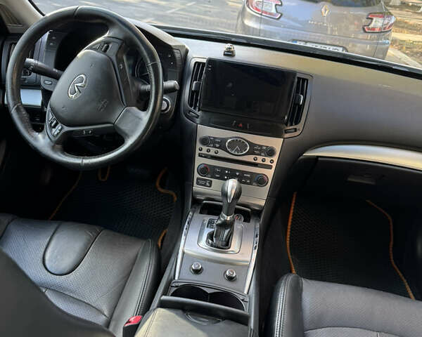 Инфинити G25, объемом двигателя 2.5 л и пробегом 190 тыс. км за 10000 $, фото 6 на Automoto.ua