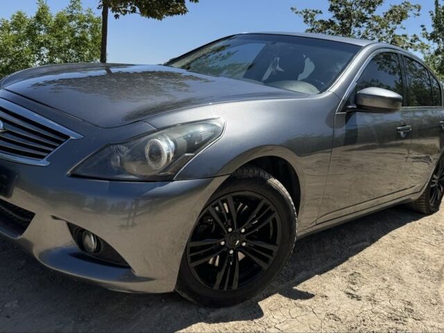 Серый Инфинити G25, объемом двигателя 2.5 л и пробегом 260 тыс. км за 9000 $, фото 2 на Automoto.ua