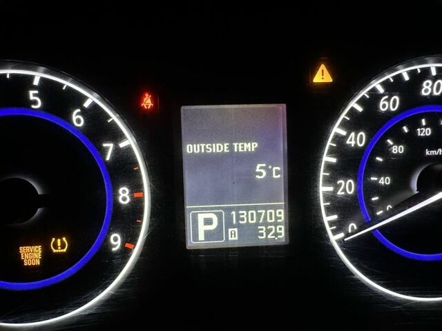 Серый Инфинити G25, объемом двигателя 2.5 л и пробегом 130 тыс. км за 2200 $, фото 1 на Automoto.ua