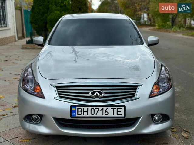 Серый Инфинити G25, объемом двигателя 2.5 л и пробегом 195 тыс. км за 9600 $, фото 2 на Automoto.ua