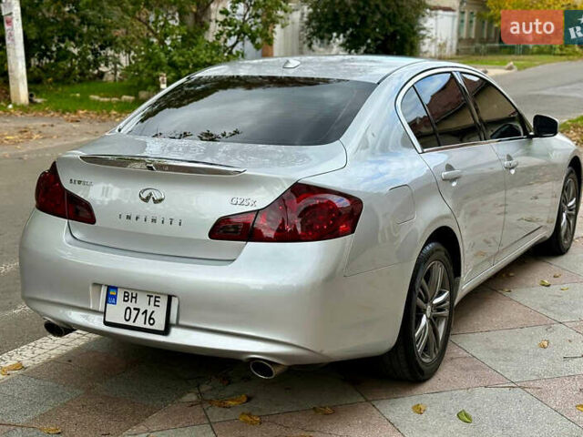 Серый Инфинити G25, объемом двигателя 2.5 л и пробегом 195 тыс. км за 9600 $, фото 5 на Automoto.ua
