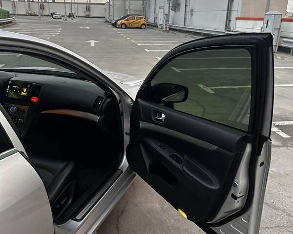 Серый Инфинити G25, объемом двигателя 2.5 л и пробегом 219 тыс. км за 8000 $, фото 12 на Automoto.ua