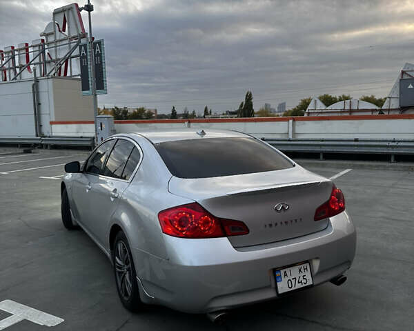 Серый Инфинити G25, объемом двигателя 2.5 л и пробегом 219 тыс. км за 8000 $, фото 5 на Automoto.ua