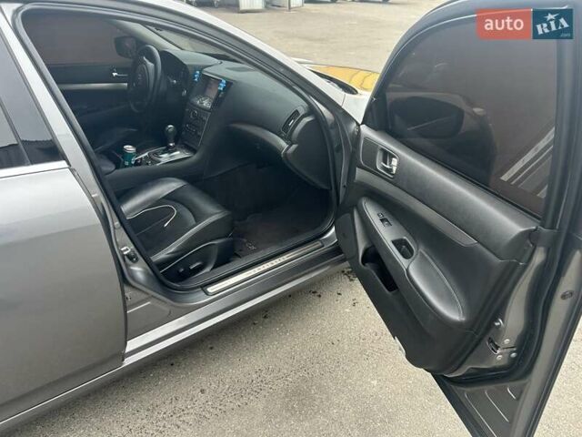 Серый Инфинити G25, объемом двигателя 2.5 л и пробегом 210 тыс. км за 8000 $, фото 1 на Automoto.ua