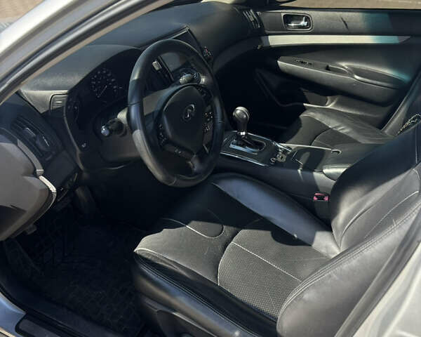 Серый Инфинити G25, объемом двигателя 2.5 л и пробегом 187 тыс. км за 9500 $, фото 5 на Automoto.ua