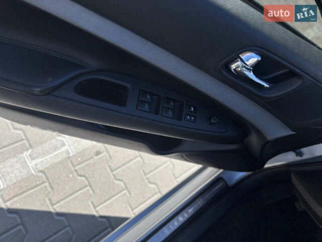 Серый Инфинити G25, объемом двигателя 2.5 л и пробегом 187 тыс. км за 9500 $, фото 9 на Automoto.ua