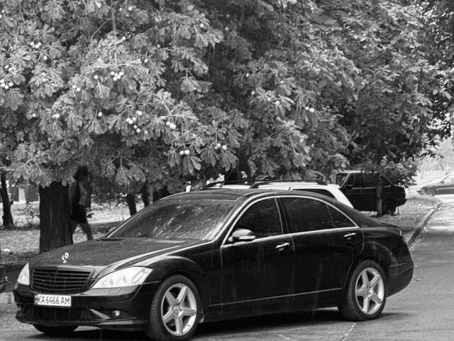 Черный Инфинити G35, объемом двигателя 5.5 л и пробегом 275 тыс. км за 10000 $, фото 1 на Automoto.ua