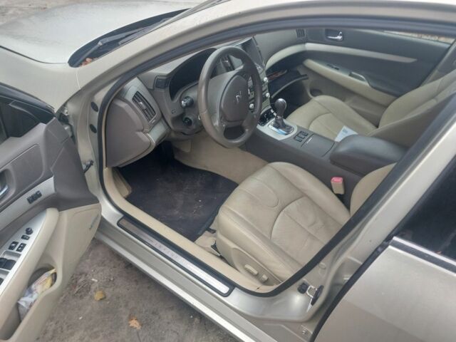 Серый Инфинити G35, объемом двигателя 0 л и пробегом 200 тыс. км за 4200 $, фото 4 на Automoto.ua