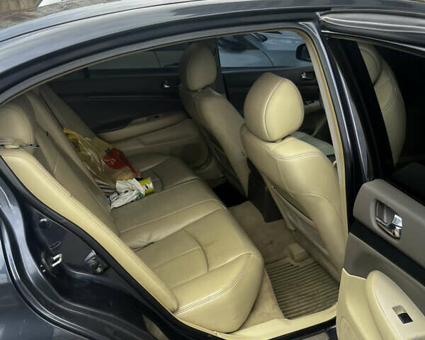 Серый Инфинити G35, объемом двигателя 3.5 л и пробегом 240 тыс. км за 9000 $, фото 3 на Automoto.ua