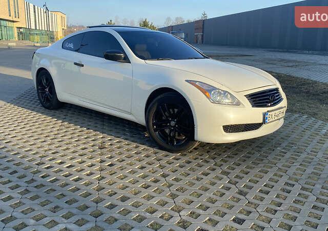 Белый Инфинити G37, объемом двигателя 3.7 л и пробегом 145 тыс. км за 11500 $, фото 3 на Automoto.ua