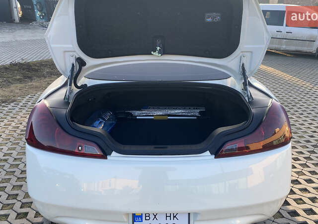 Белый Инфинити G37, объемом двигателя 3.7 л и пробегом 145 тыс. км за 11500 $, фото 7 на Automoto.ua