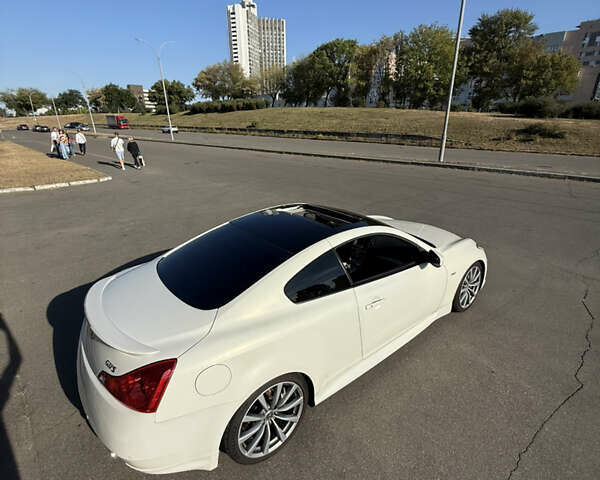 Белый Инфинити G37, объемом двигателя 3.7 л и пробегом 228 тыс. км за 13000 $, фото 16 на Automoto.ua