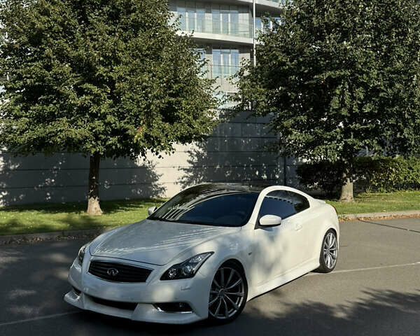 Белый Инфинити G37, объемом двигателя 3.7 л и пробегом 228 тыс. км за 13000 $, фото 1 на Automoto.ua