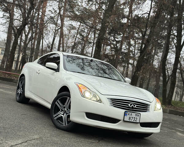 Белый Инфинити G37, объемом двигателя 3.7 л и пробегом 200 тыс. км за 10999 $, фото 1 на Automoto.ua