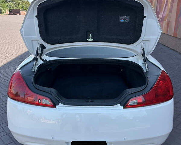 Белый Инфинити G37, объемом двигателя 3.7 л и пробегом 208 тыс. км за 12999 $, фото 44 на Automoto.ua