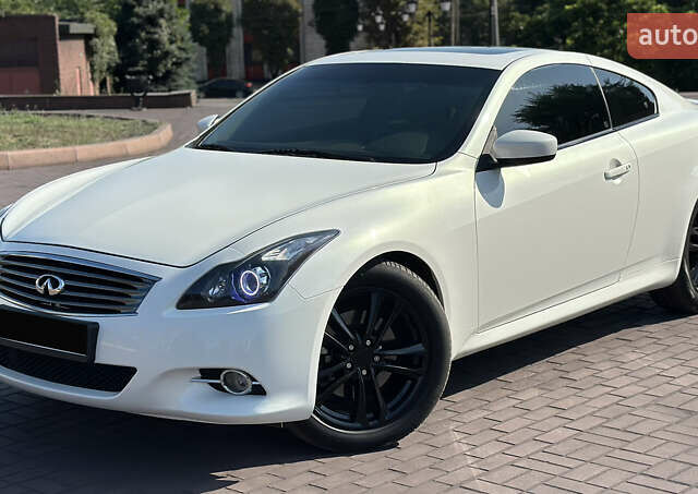 Белый Инфинити G37, объемом двигателя 3.7 л и пробегом 208 тыс. км за 12999 $, фото 1 на Automoto.ua