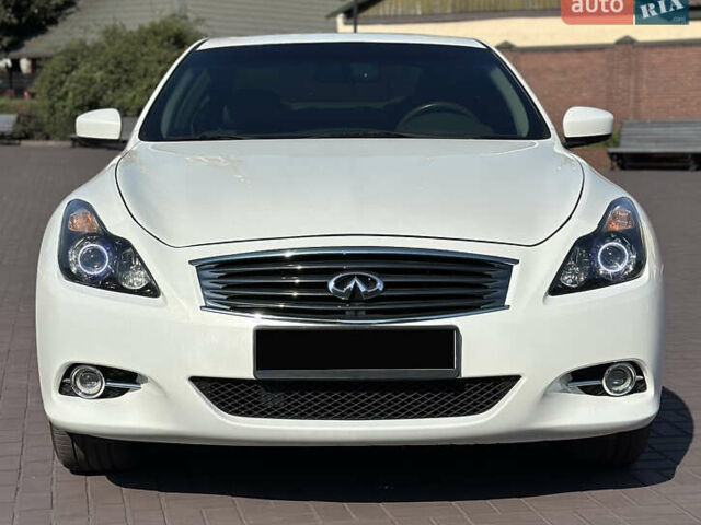 Белый Инфинити G37, объемом двигателя 3.7 л и пробегом 208 тыс. км за 12999 $, фото 6 на Automoto.ua