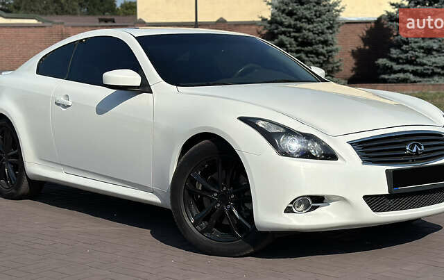 Белый Инфинити G37, объемом двигателя 3.7 л и пробегом 208 тыс. км за 12999 $, фото 9 на Automoto.ua