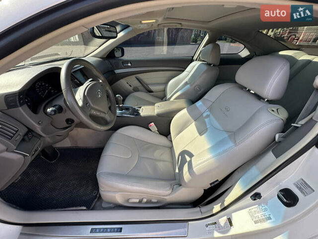 Белый Инфинити G37, объемом двигателя 3.7 л и пробегом 208 тыс. км за 12999 $, фото 23 на Automoto.ua