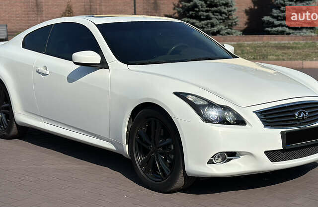 Белый Инфинити G37, объемом двигателя 3.7 л и пробегом 208 тыс. км за 12999 $, фото 12 на Automoto.ua
