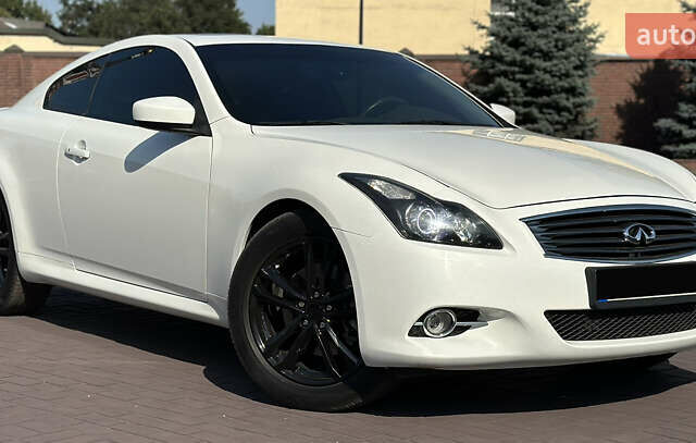 Белый Инфинити G37, объемом двигателя 3.7 л и пробегом 208 тыс. км за 12999 $, фото 8 на Automoto.ua