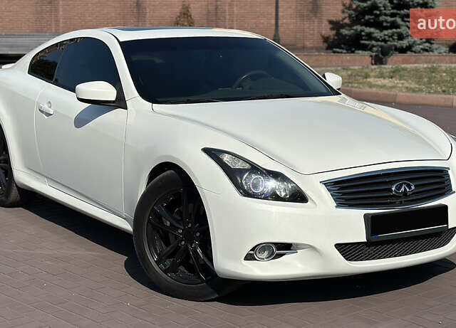 Белый Инфинити G37, объемом двигателя 3.7 л и пробегом 208 тыс. км за 12999 $, фото 7 на Automoto.ua