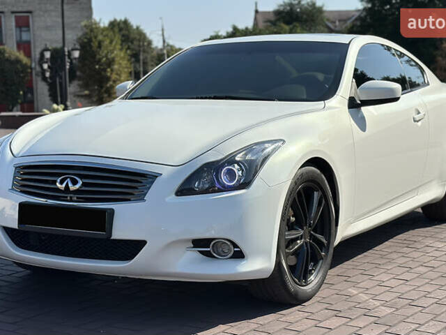 Белый Инфинити G37, объемом двигателя 3.7 л и пробегом 208 тыс. км за 12999 $, фото 4 на Automoto.ua