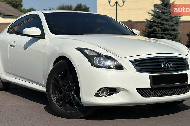 Белый Инфинити G37, объемом двигателя 3.7 л и пробегом 208 тыс. км за 12999 $, фото 10 на Automoto.ua