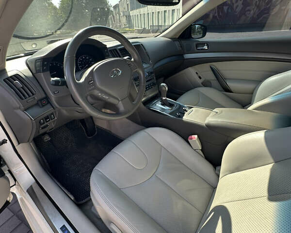 Белый Инфинити G37, объемом двигателя 3.7 л и пробегом 208 тыс. км за 12999 $, фото 22 на Automoto.ua